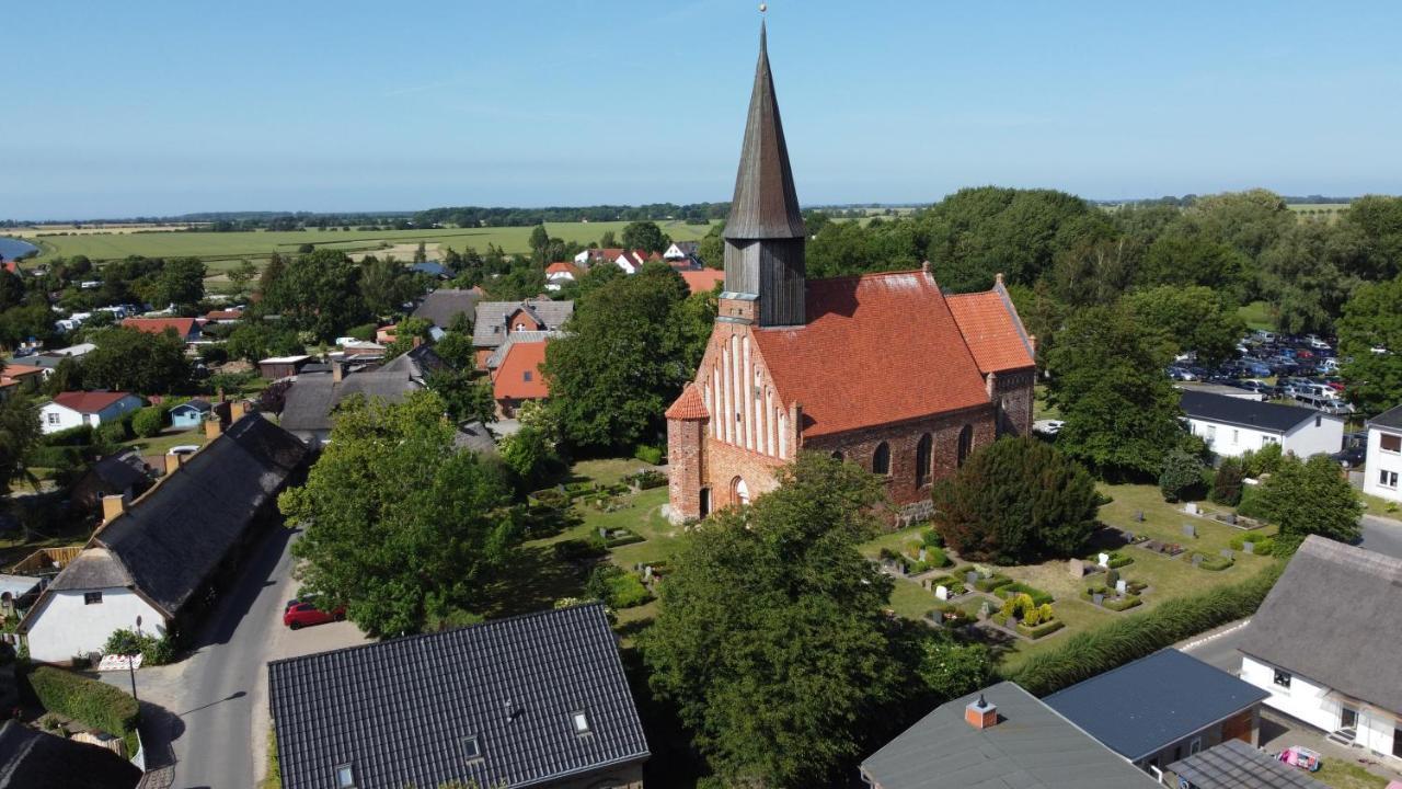 Reetferienhaus - Schaprode Hafen Екстериор снимка